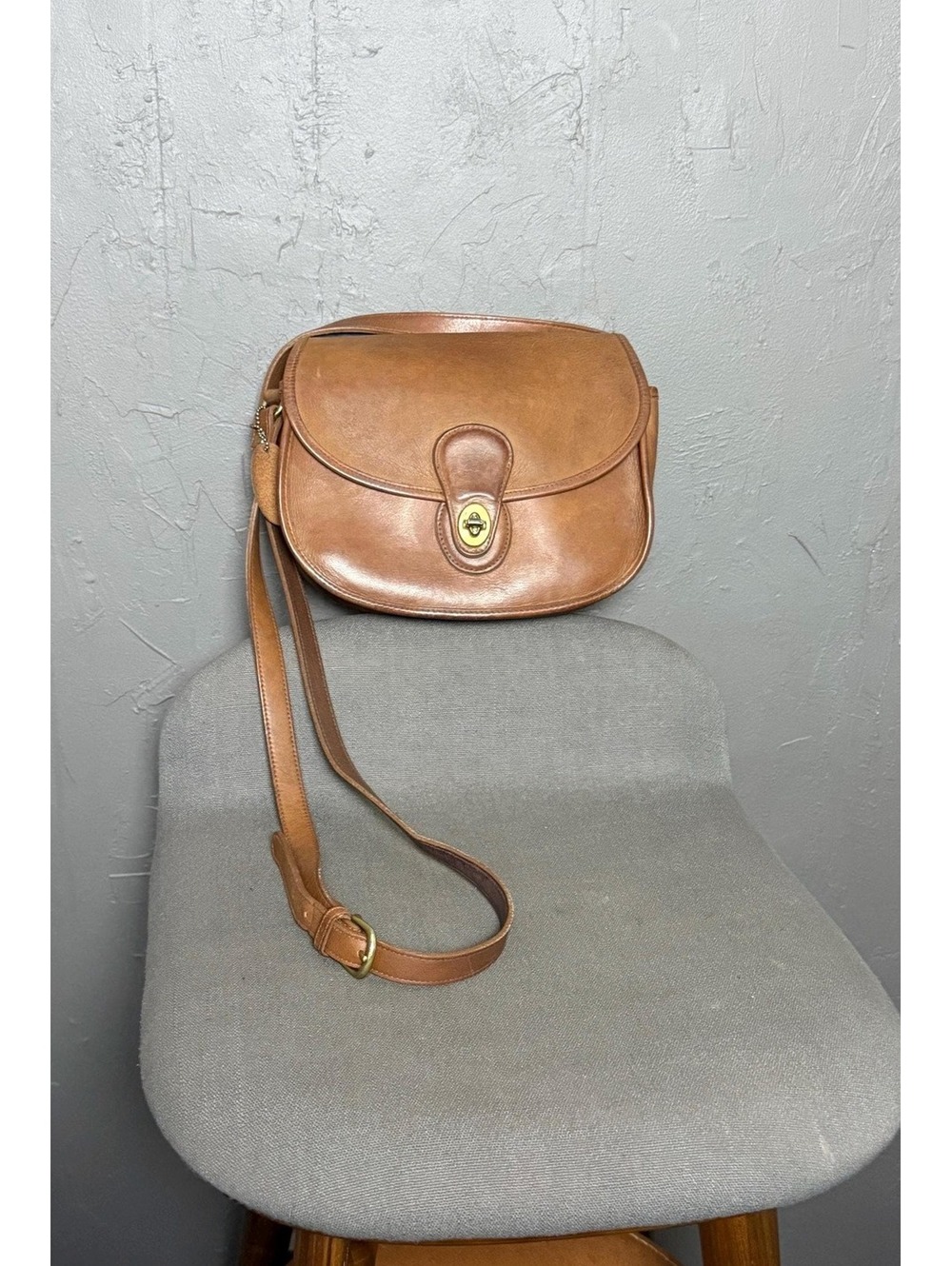 1990's Tan Leather Turn-lock Saddle Bag Prairie Crossbody Purse